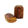 Diptyque en bois grave image classique H.5 x 7.5 cm, divers modeles, vendus en assortiment.