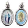 Médaille métal couleur argentée ovale H.2,5 cm avec résine, plusieurs saints.