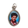 Médaille métal couleur argentée ovale H.2,5 cm avec résine, plusieurs saints.
