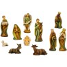 Crèche en résine 11 personnages, H.9 cm. Livrée en boite présentoir.