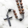 Chapelet avec grains en œil de tigre Ø 8 mm avec croix en hématite. Longueur jusqu'au cœur 31 cm