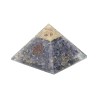 Pyramide Orgonite avec symbole Energie, L. 6 cm. Plusieurs pierres.