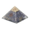 Pyramide Orgonite avec symbole Energie, L. 8 cm. Plusieurs pierres.