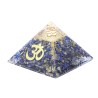 Pyramide Orgonite avec symbole OM, L. 8 cm. Plusieurs pierres.