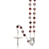 Chapelet grains bicolores transparents Ø 7 mm, chaîne argentée, croix avec Christ, longueur au cœur 34 cm, plusieurs couleurs.