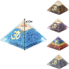 Pyramide Orgonite avec symbole OM, L. 6 cm. Plusieurs pierres.