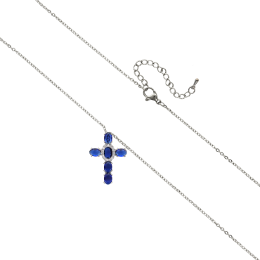 Collier avec chaine et croix H. 3 cm en laiton de couleur argentée. L 40 cm. Existe de différentes couleurs.