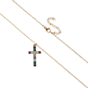 Collier avec chaîne et croix avec des zircons de différentes couleurs H. 2.6 cm, en acier inoxydable, L 45 cm ajustable.