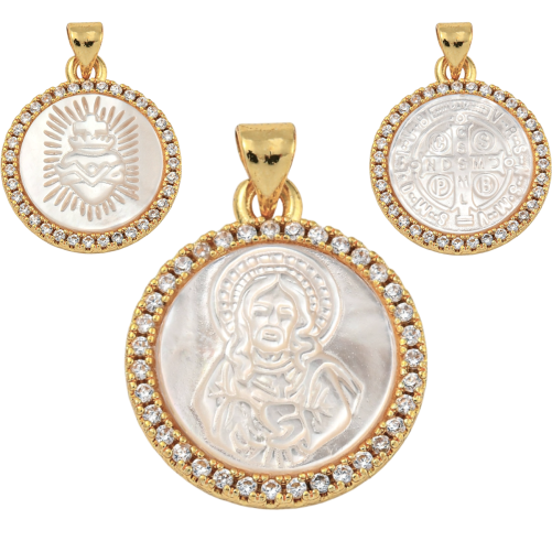 Médaille en laiton de couleur dorée avec coquille naturelle et zircons Ø 2.2 cm. Existe en différents Saints.