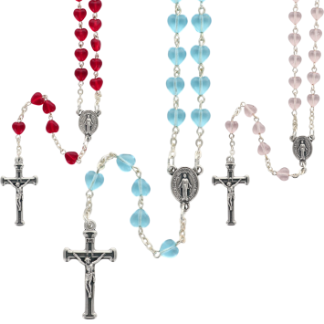 Chapelet grains en verre forme coeur Ø 6 mm sur chaine, croix avec Christ. Differentes couleur