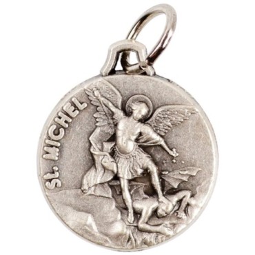 Médaille moulée ou frappée en métal couleur argentée Ø 1.5 cm. Plusieurs saints.