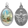 Médaille métal de couleur argentée ovale avec rebord effet dentelle H.2,5 cm avec résine. Disponible avec différents Saints.