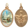 Médaille métal de couleur dorée ovale avec rebord effet dentelle H.2.5 cm avec résine. Disponible avec différents saints.