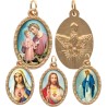 Médaille métal de couleur dorée ovale avec rebord effet dentelle H.2.5 cm avec résine. Disponible avec différents saints.
