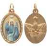 Médaille métal de couleur dorée ovale avec rebord effet dentelle H.2.5 cm avec résine. Disponible avec différents saints.