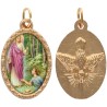 Médaille métal de couleur dorée ovale avec rebord effet dentelle H.2.5 cm avec résine. Disponible avec différents saints.