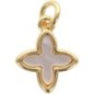 Croix de cou carrée, petit modèle, en laiton doré supérieur et coquille d'eau douce H. 8 mm.
