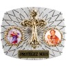 Plaque auto rectangle H. 3,5 x 4 cm arrondie en alu striée avec croix plus 2 résines, plusieurs saints.