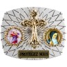 Plaque auto rectangle H. 3,5 x 4 cm arrondie en alu striée avec croix plus 2 résines, plusieurs saints.