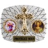 Plaque auto rectangle H. 3,5 x 4 cm arrondie en alu striée avec croix plus 2 résines, plusieurs saints.