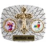 Plaque auto rectangle H. 3,5 x 4 cm arrondie en alu striée avec croix plus 2 résines, plusieurs saints.