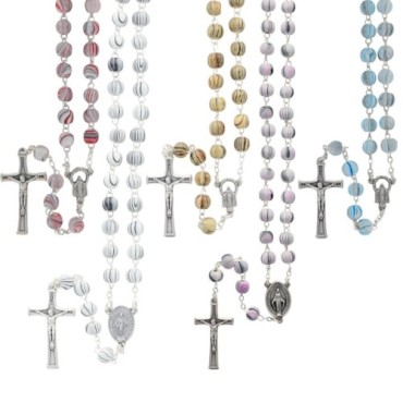Chapelet grains en bois ronds, Ø 8 mm, chaine couleur argentee, longueur au cœur 36 cm, croix avec Christ differentes couleurs