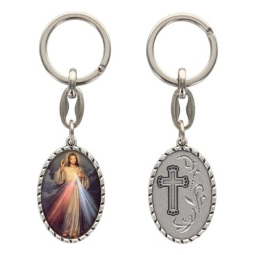 Porte-clés en aluminium de couleur argenté hauteur 3,8 cm, avec résine. Disponible avec plusieurs saints au choix.