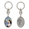 Porte-clés en aluminium de couleur argenté hauteur 3,8 cm, avec résine. Disponible avec plusieurs saints au choix.