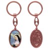Porte-clés en aluminium de couleur cuivrée, hauteur 3,8 cm, avec résine. Disponible avec plusieurs saints au choix.