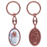 Porte-clés en aluminium de couleur cuivrée, hauteur 3,8 cm, avec résine. Disponible avec plusieurs saints au choix.