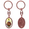 Porte-clés en aluminium de couleur cuivrée, hauteur 3,8 cm, avec résine. Disponible avec plusieurs saints au choix.