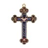 Croix baroque couleur doree et emaillee en bleu et rouge.