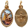 Médaille métal de couleur dorée ovale avec rebord effet dentelle H.1.5 cm avec résine. Disponible avec différents Saints.
