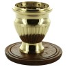 Brûle-encens en laiton ciselé avec grille et socle bois, H 7 cm, Ø 5 cm. Livré en boîte individuelle.
